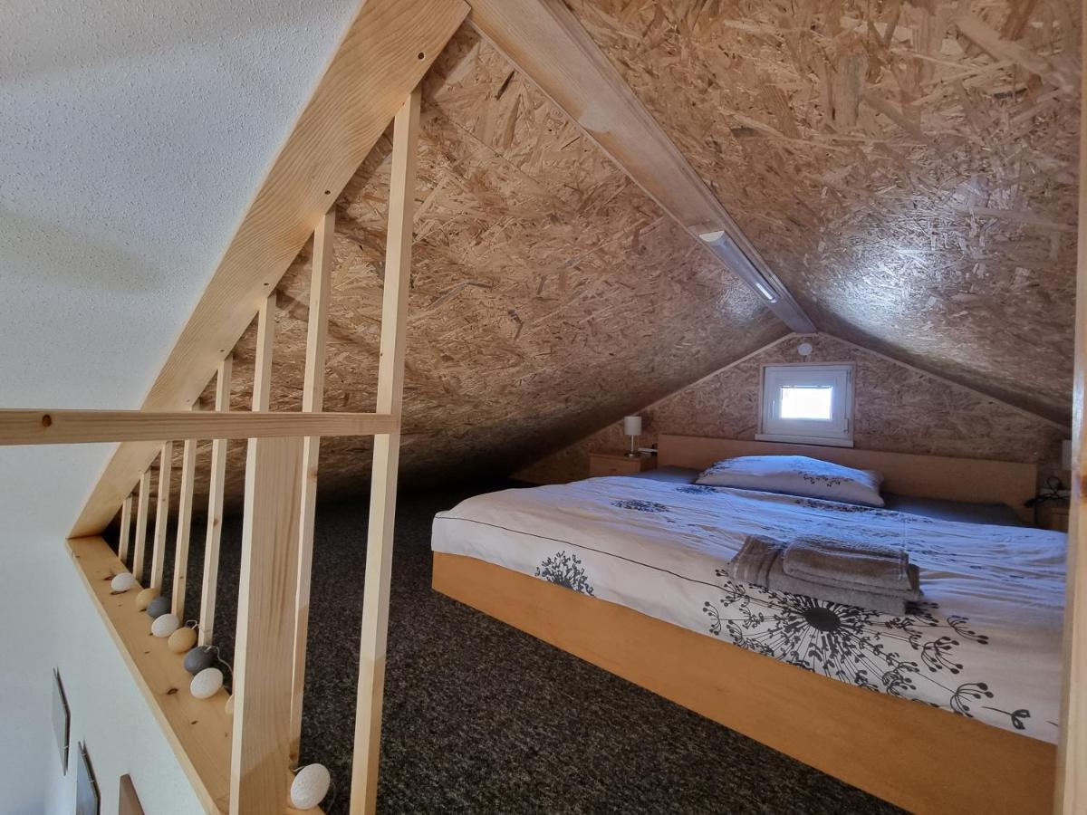Domcek Pod Orechom Banská Štiavnica Esterno foto